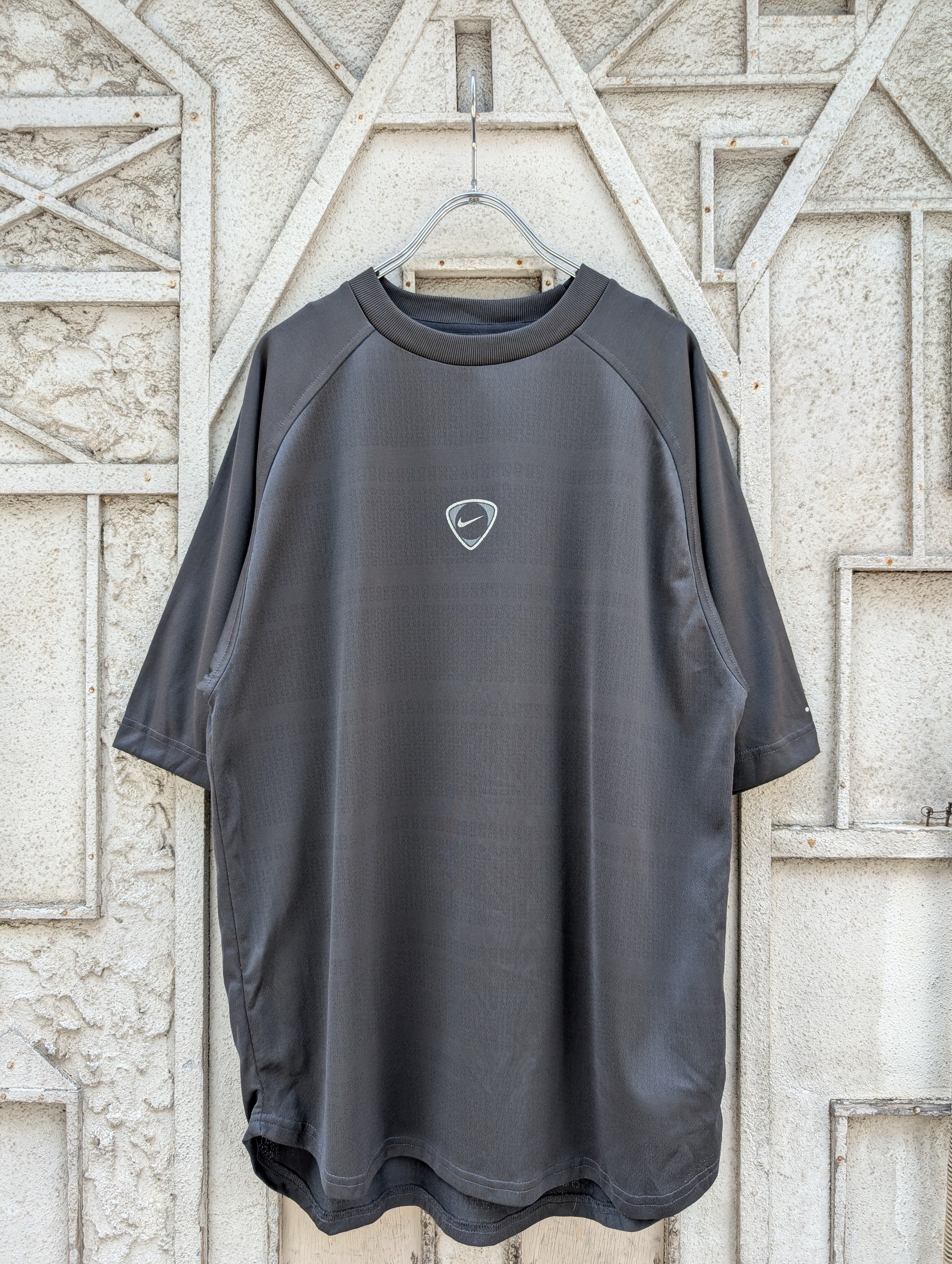 "NIKE" center swoosh polyester tee
