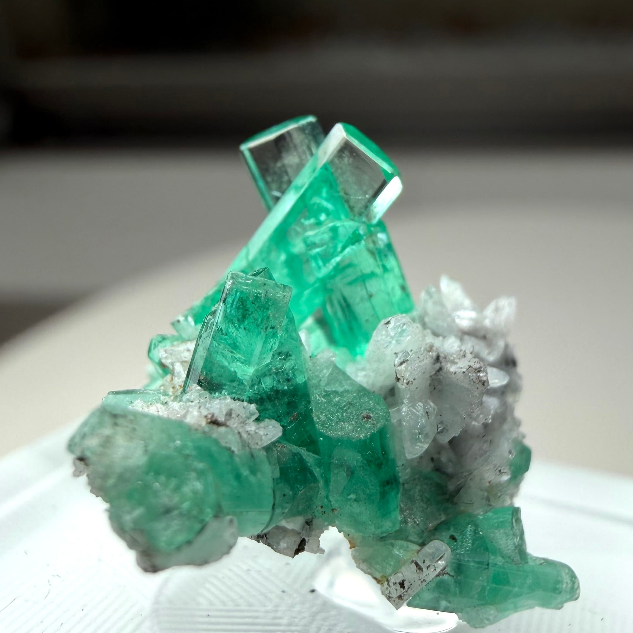 エメラルド / アルバイト【Emerald with Albite】コロンビア産