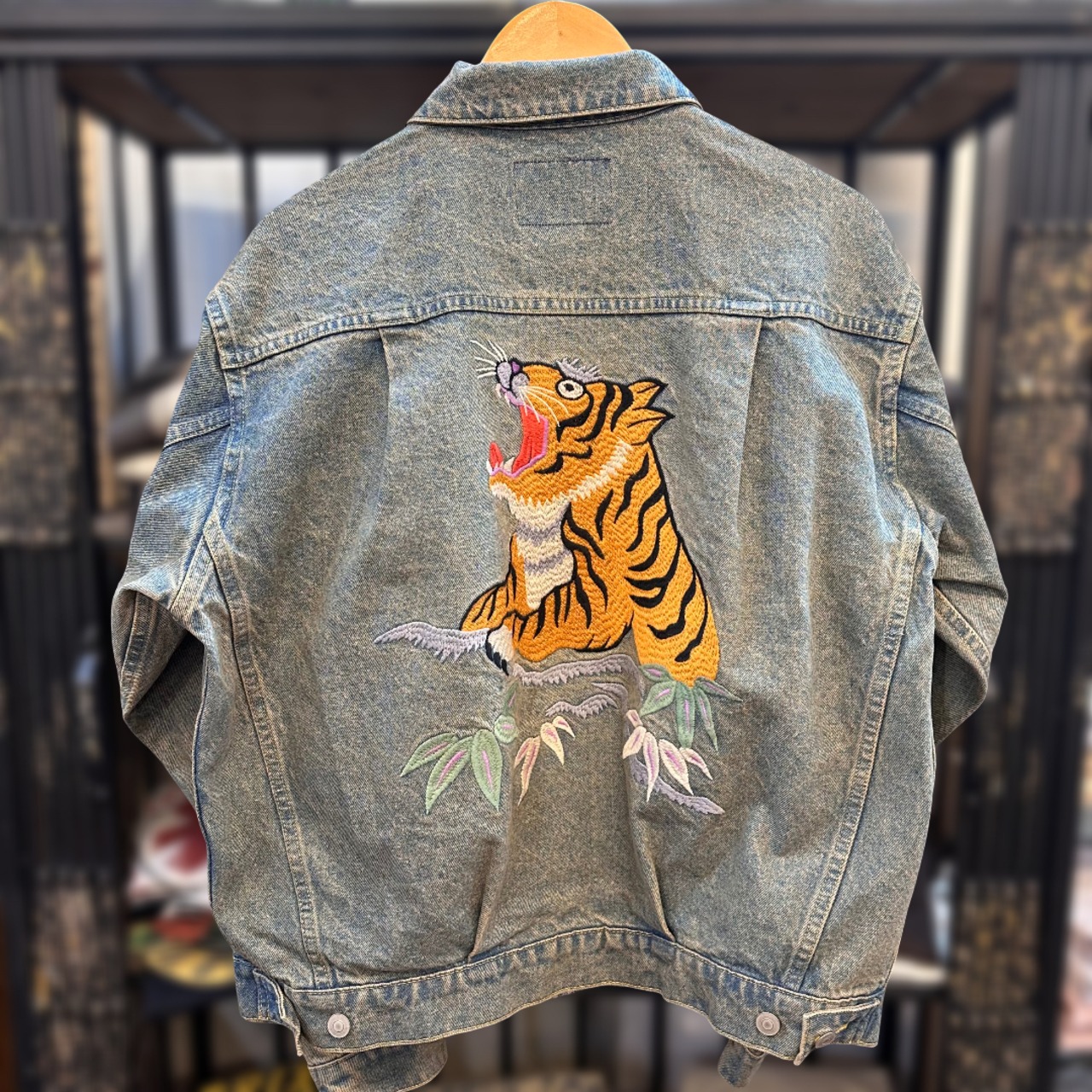 【HOUSTON / ヒューストン 51566 DENIM EMBROIDERY TRACKER JACKET / デニム刺繍トラッカージャケット】
