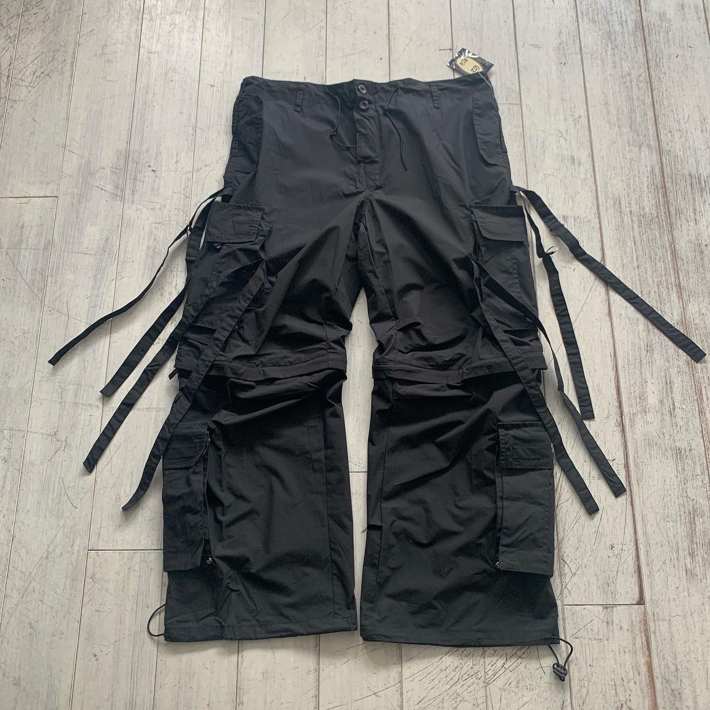 UK label cargo pants