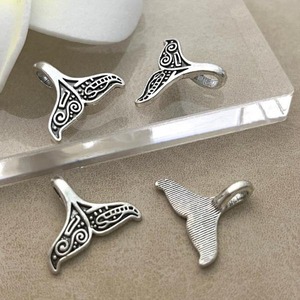 ホエールテールデザインペンダントチャーム