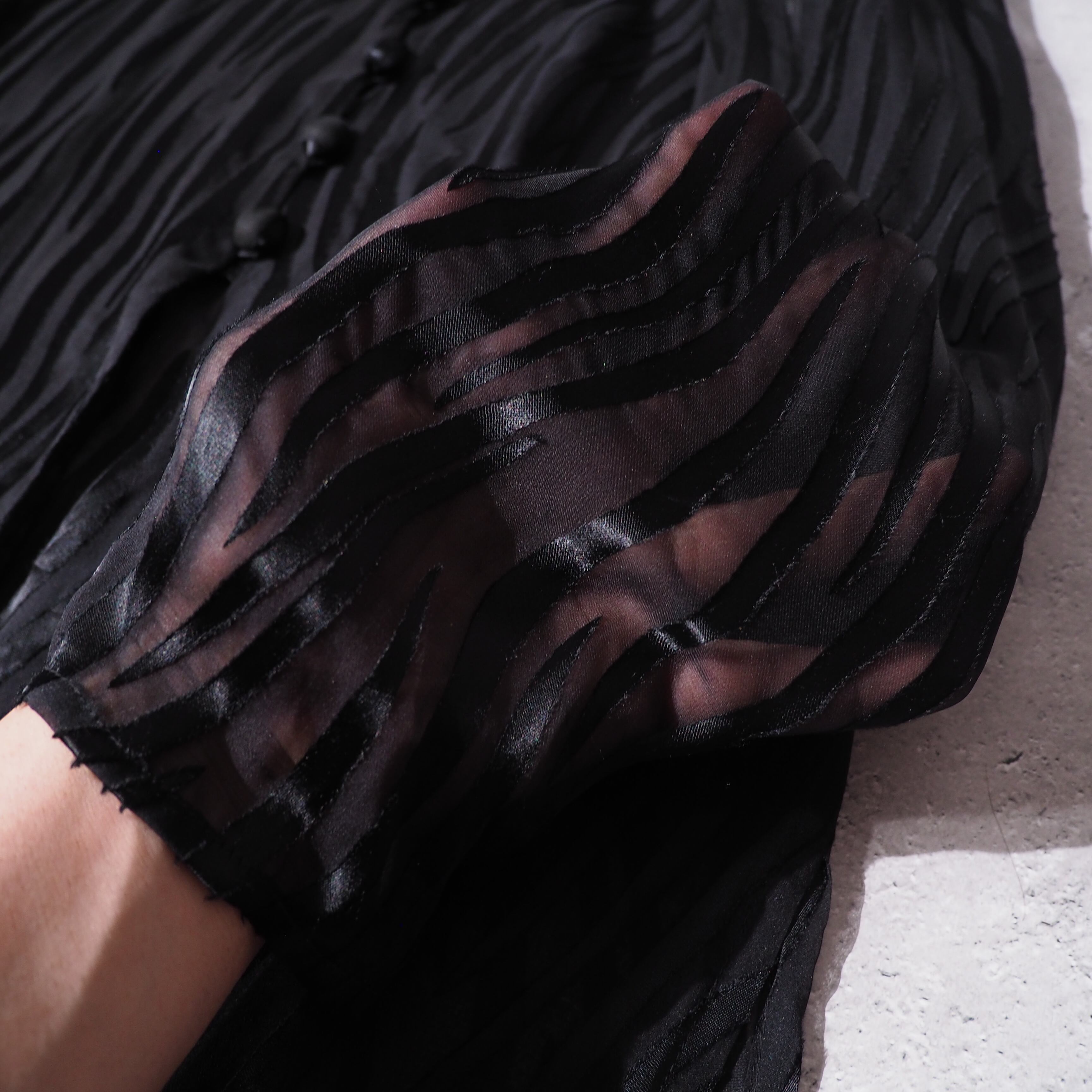 Black undulation tribal pattern loose sheer shirt