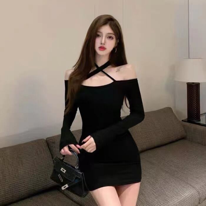 【新作】【送料無料】 フレンチセクシーなホルターネックオフショルダータイトプチドレスレディースショートワンショルダー純粋な欲望長袖お尻カバースカート 0276147878515