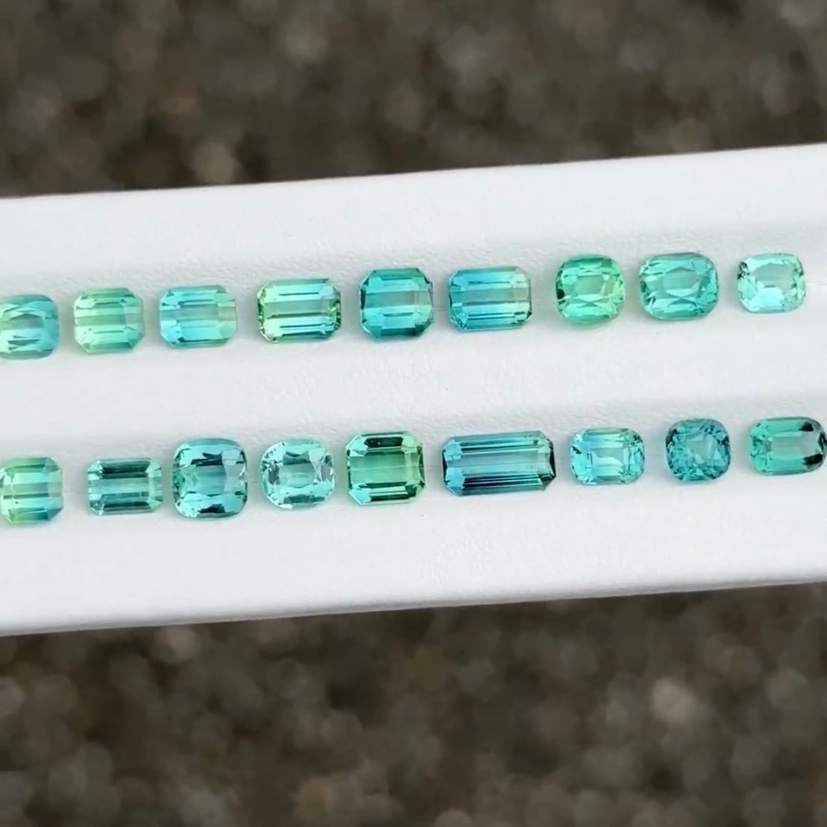 シーフォームグリーントルマリン 4.9x4.8mm, 0.75ct, アフガニスタン産