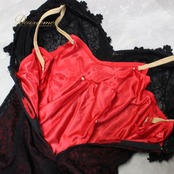 社交ダンス 衣装 Lovely Dancing ドレス スタンダード ブラック系 レッド系 赤 黒 チョーカー レース 半袖 スタンダードドレス 準正装 バイカラー ワンピースドレス フレアスカート 二重スカート ラテン風 ふんわり 大人可愛い エレガント レース生地 チョーカー付き Vネック クラシック モダン風 フロートシルエット スタンダード用 女性用 フォーマル 競技 練習用 発表会 ポリ素材 黒赤コーデ レッド×ブラック 9号程度