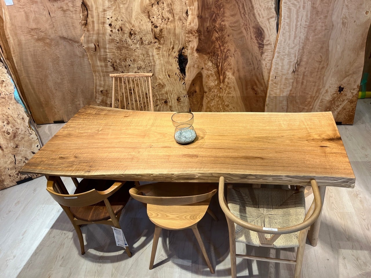 胡桃（クルミ）_2050×680-885×60_横浜元町店_テーブル天板/一枚板