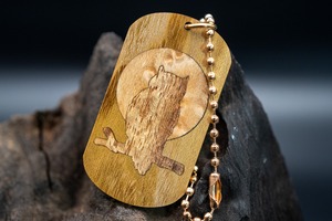 【黄金の木】 御蔵島 金桑 ドッグタグ 象嵌 夜とミミズク