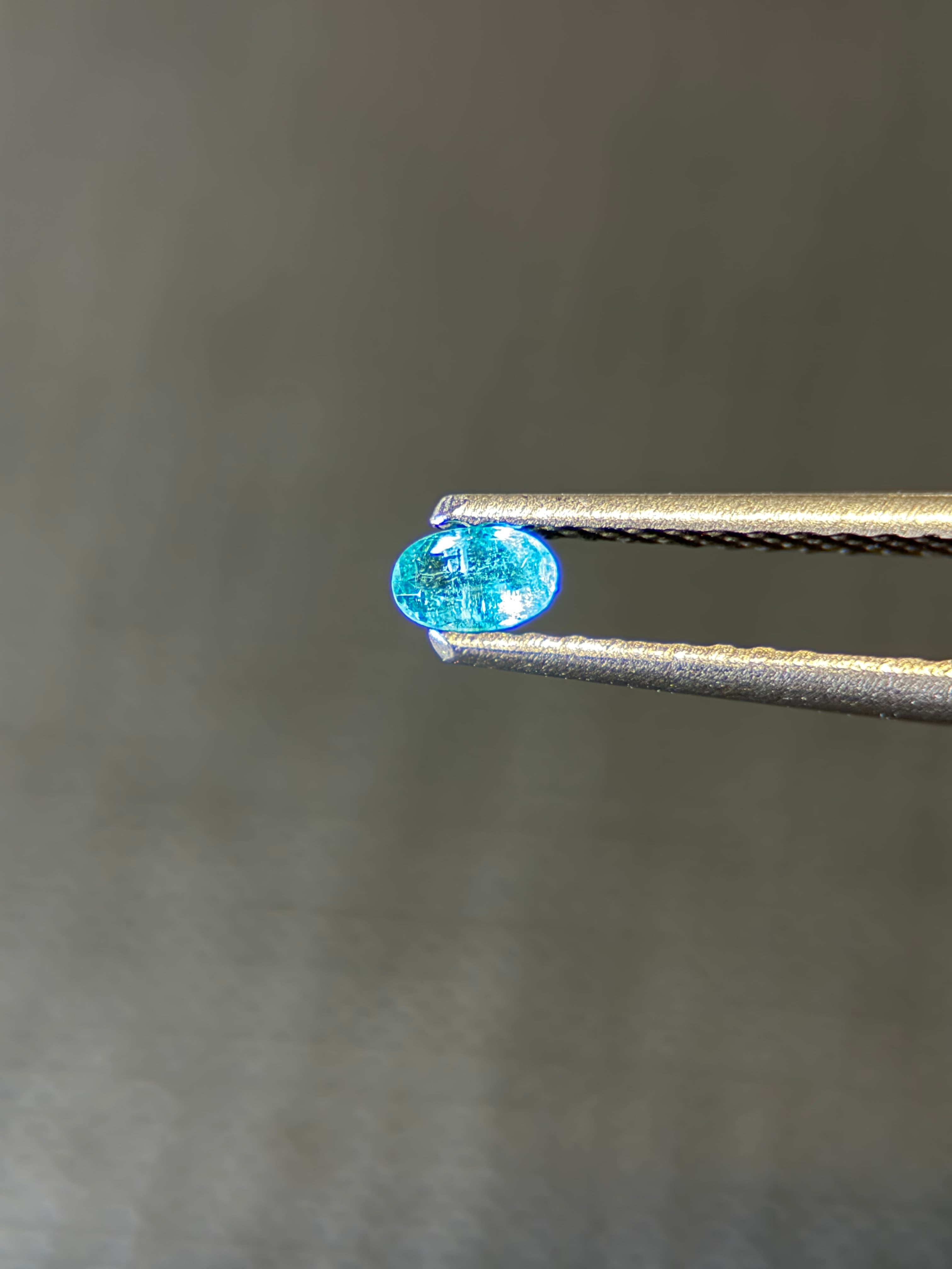 レッドベリル 0.160ct 長細いトリリアント | パライバトルマリン レッドベリル 0.160ct 長細いトリリアント | パライバトルマリン