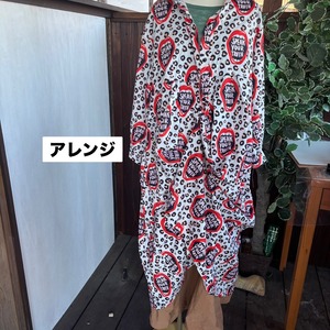 個性的ロングシャツ