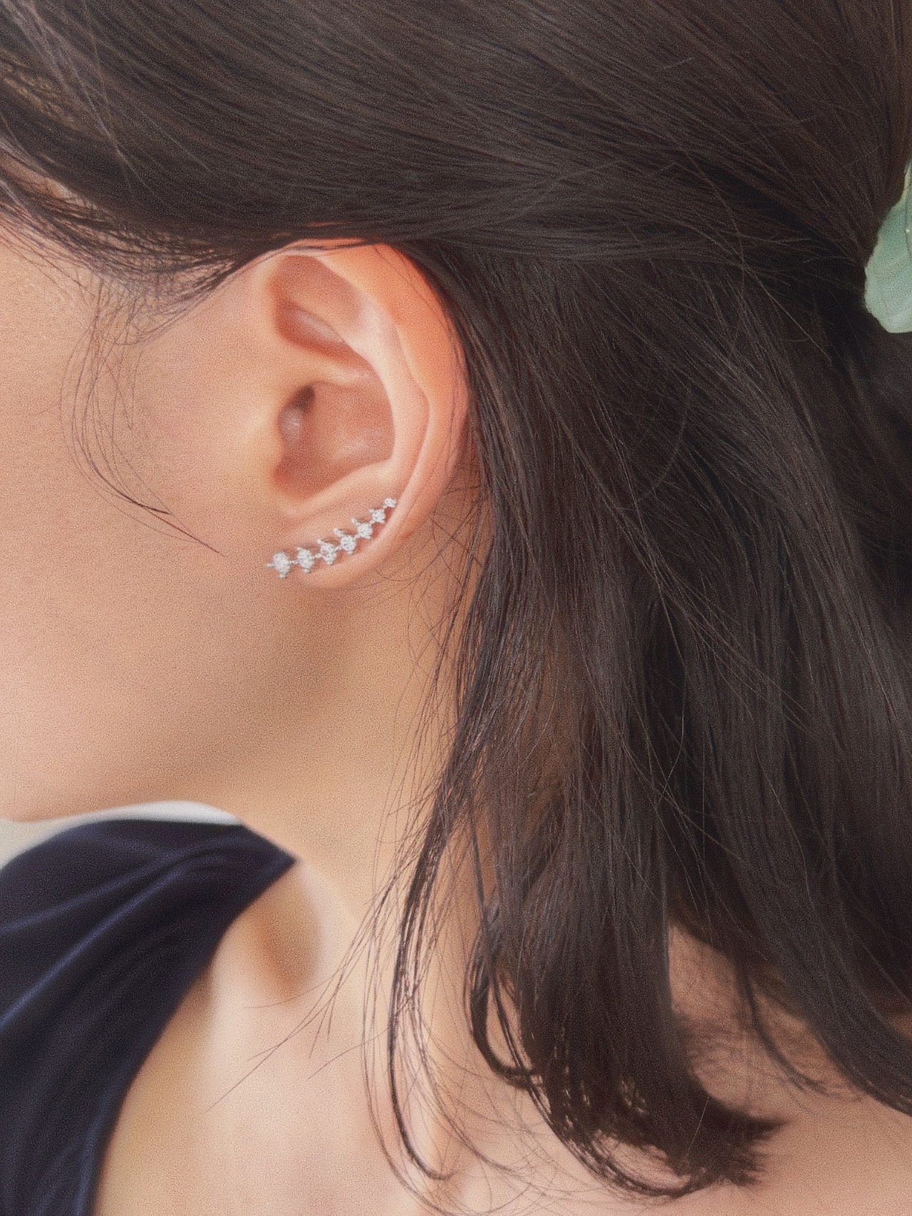 LINE STONE PIERCE