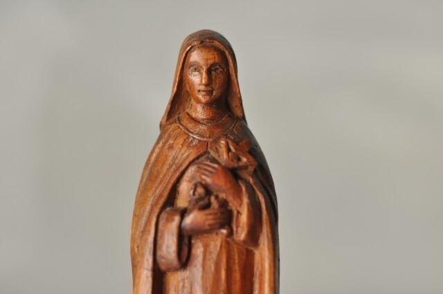 聖テレーズ木彫り像