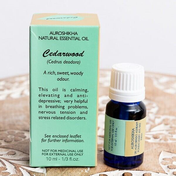 ヒマラヤスギ(Cedarwood)の香り - オウロシカアロマオイル