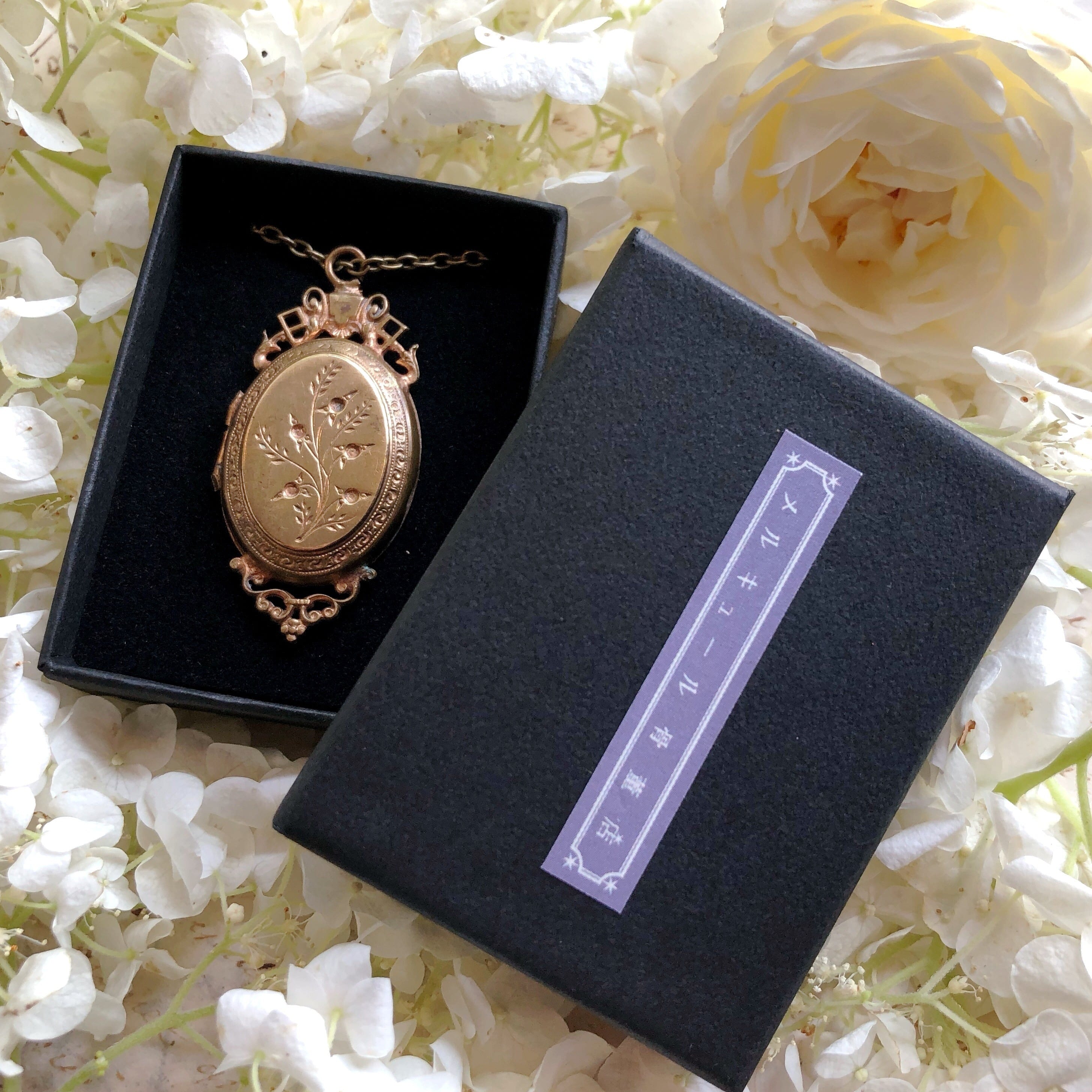 栗色の髪のロケットペンダント | メルキュール骨董店