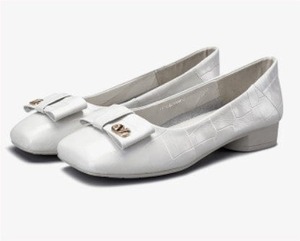 パンプス 女性 美脚 プレーン 辛口 バックル付き 無地 靴 クロコ風 スクエアトゥ エレガント お洒落 こなれ感 レディース 大人 OL 通勤 春 秋 きれい おでかけ 女子会 デート