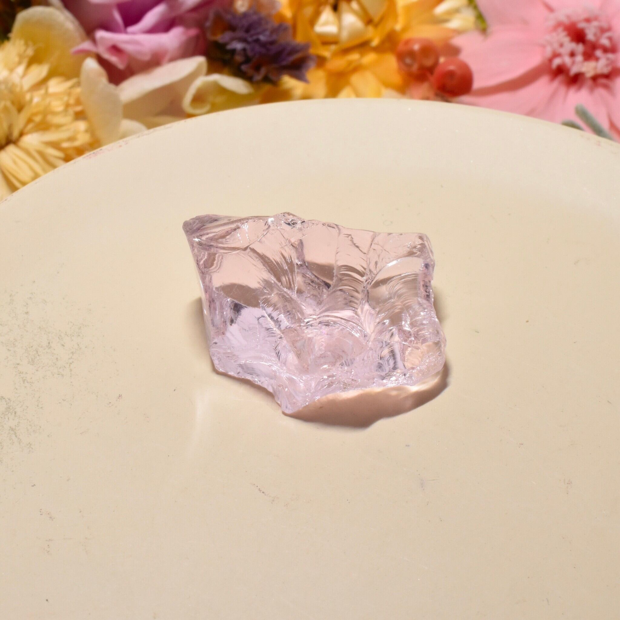 《虹入り》インドネシア産アンダラクリスタル原石 桜色ピンク A