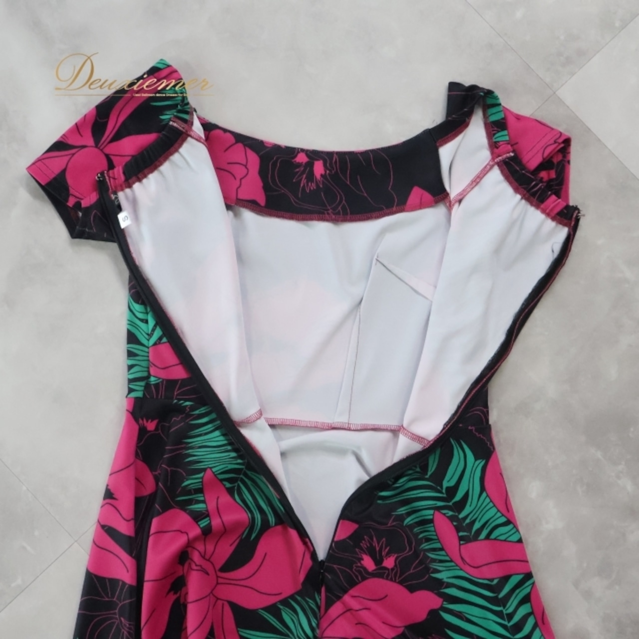 フラダンス 衣装 ワンピース ドレス ブラック系 エムエムジェイ ハワイアンプリント アロハ レッスン 練習 フラ ダンス MMJ 半袖 華やか 鮮やか 上品 大人っぽい かわいい おしゃれ ピンク系 グリーン系 黒 ピンク 緑 フラダンスドレス 薄手 ウェア 大人 女性用 フェスティバル ビーチパーティー ハワイ旅行 リゾート 特別な日 着心地良い