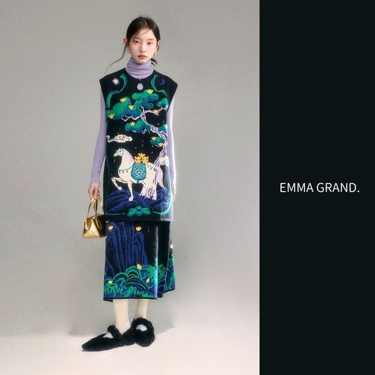 月影の松を駆ける白馬のアートニットトップス　 E00614