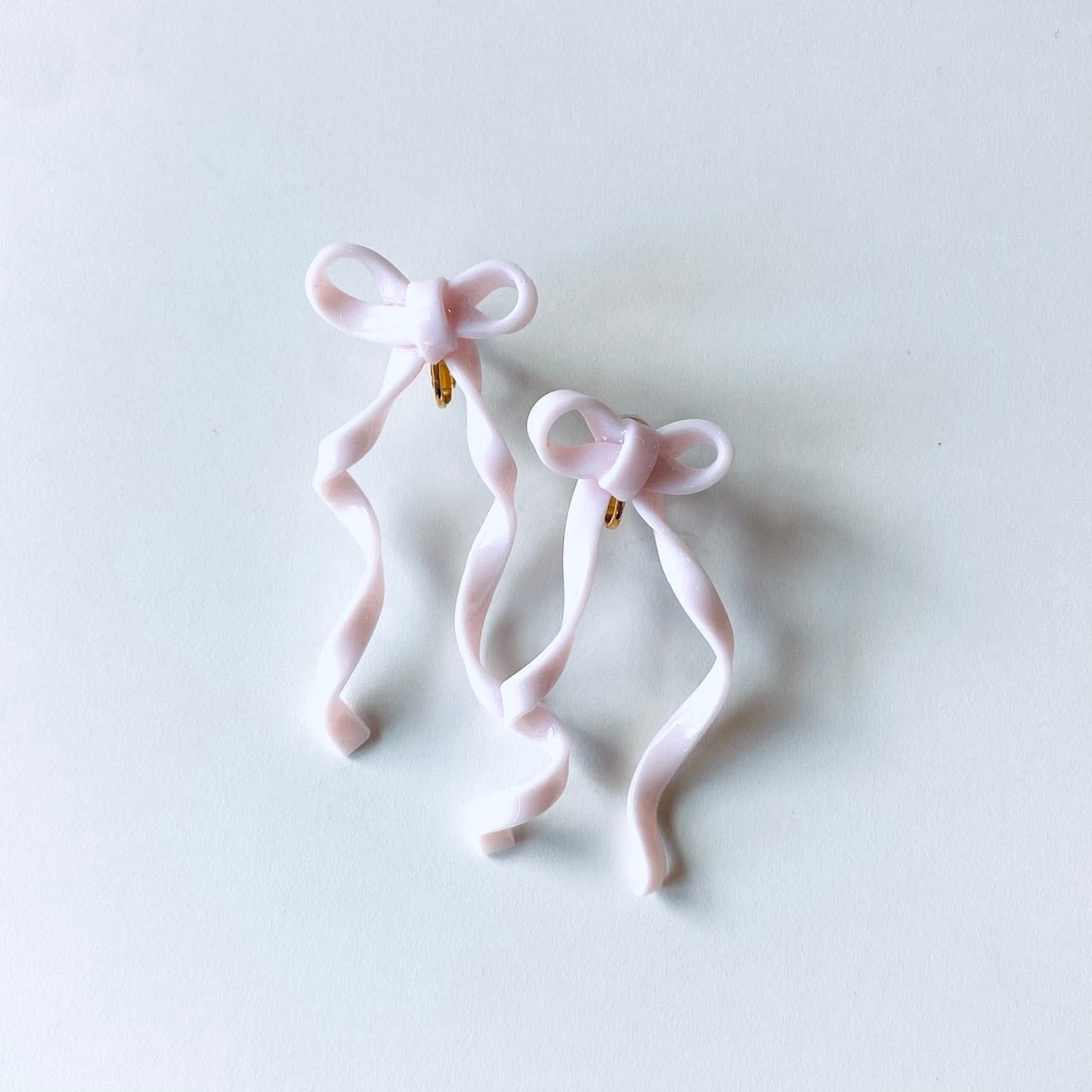 ribbon earring cream pink