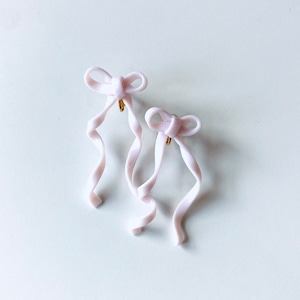 ribbon earring cream pink