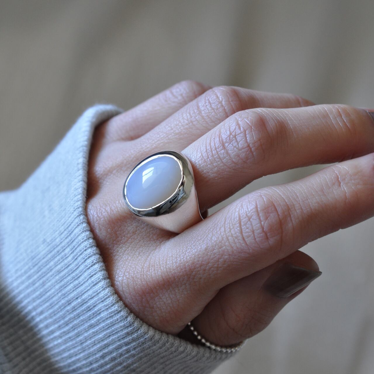 White Chalcedony Signet Ring ホワイトカルセドニー ボリュームリング