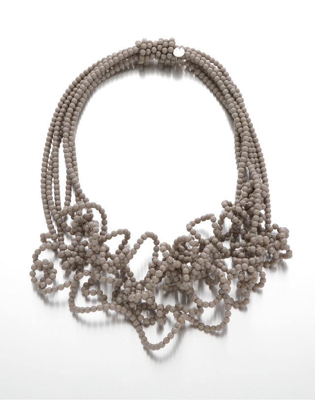 【Ricca (リッカ)】 6連 ストレッチネックレス ( ソリッドグレー)