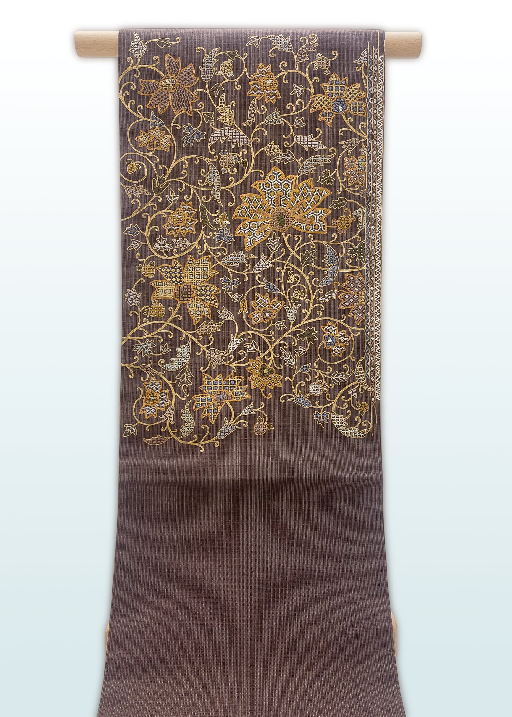 (袋)焦茶地金透し 唐草文金糸相良刺繍 LUOMA−057(リユース品)