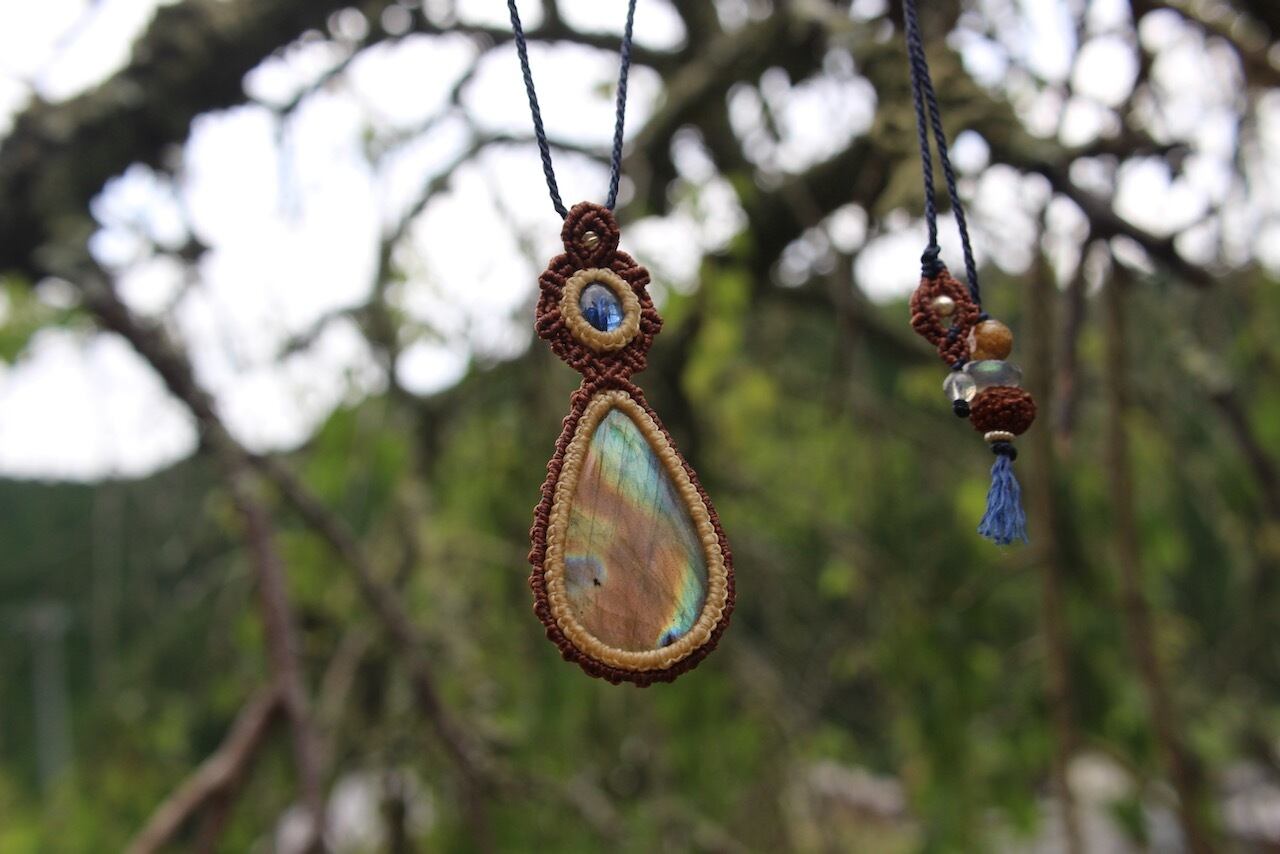 Multicolor labradorite kyanite micromacrame pendant