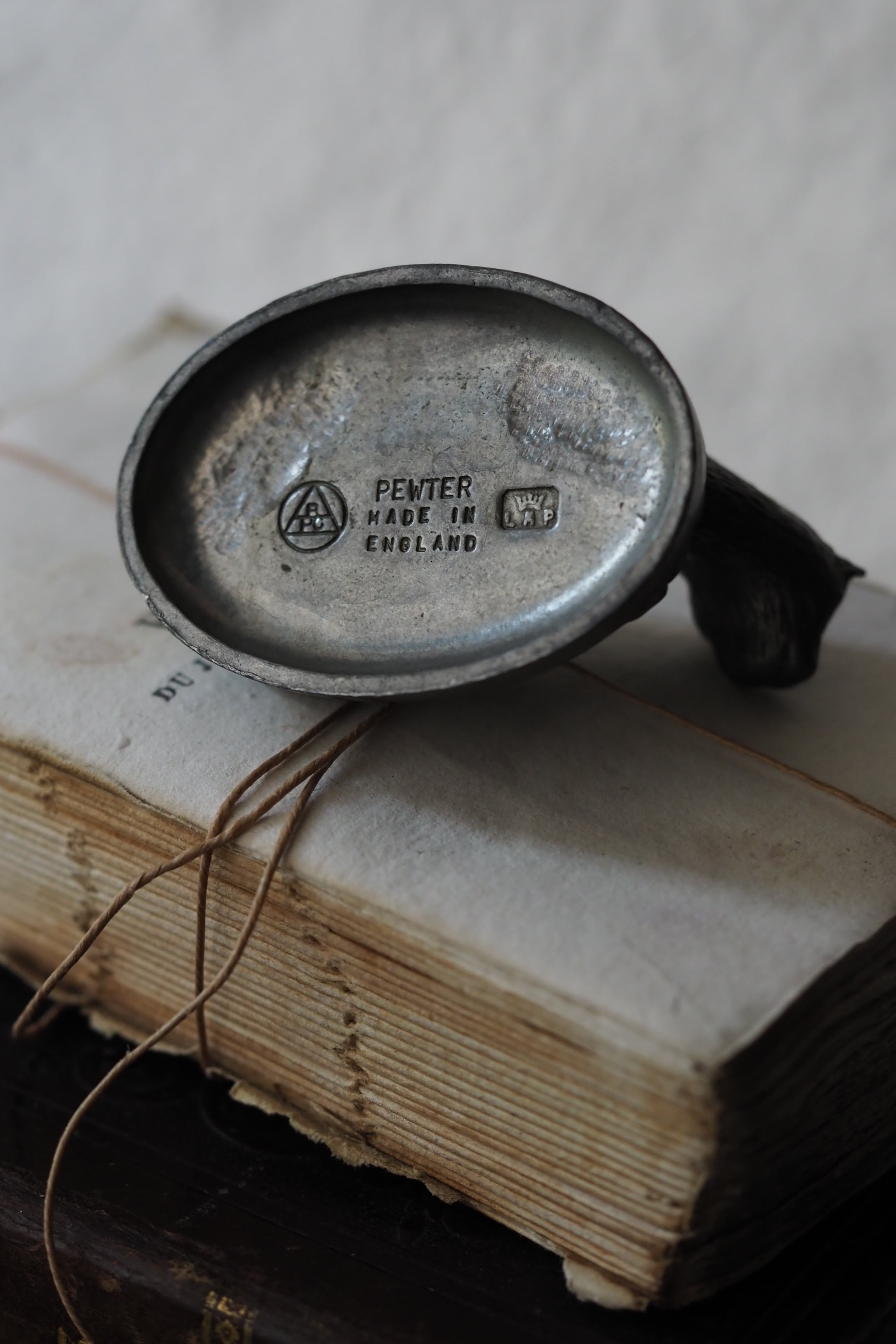 見つめてカワウソ-antique pewter ottar objet | アンティーク
