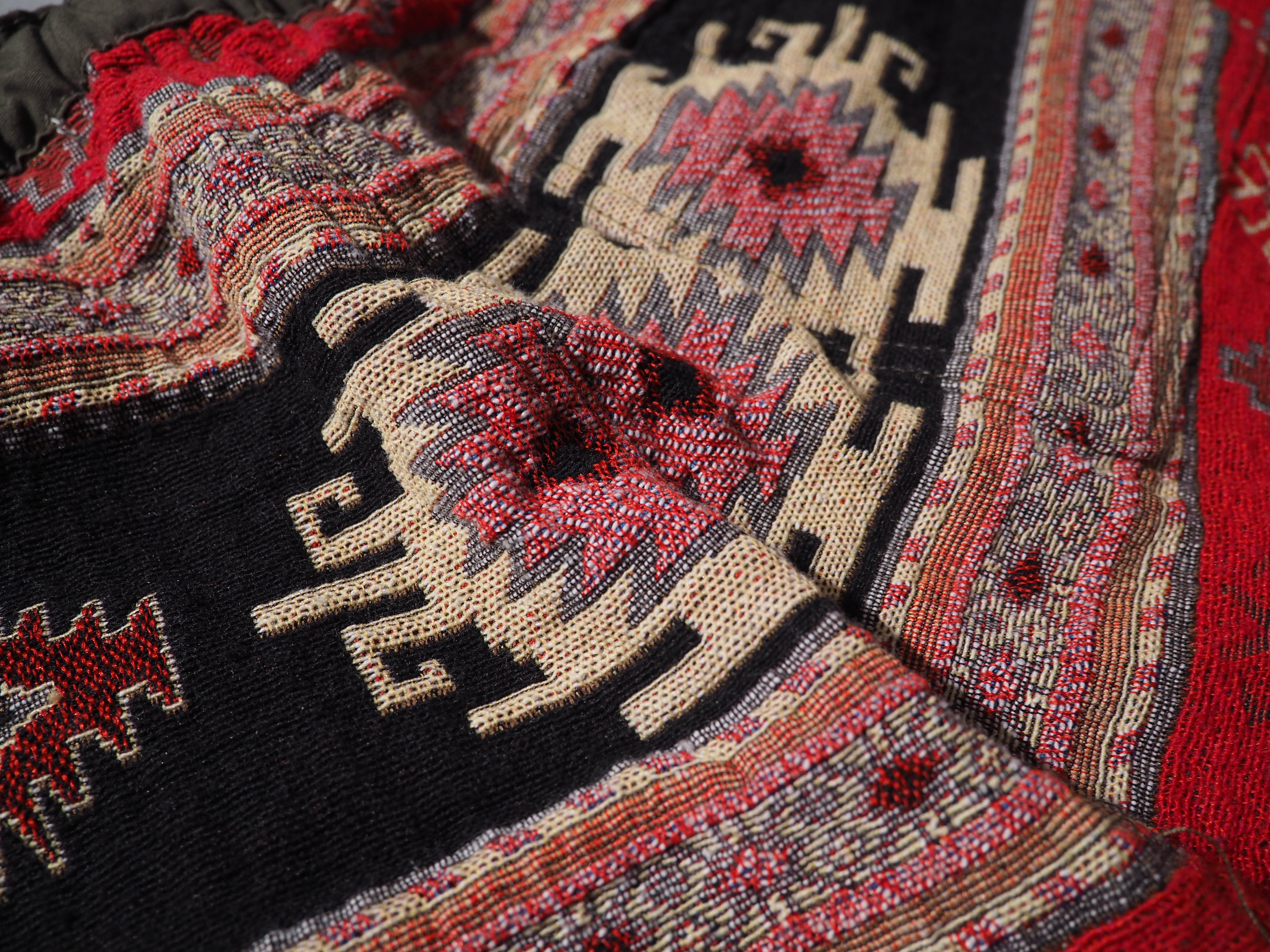 ” Navajo ” ethnic art embroidery switching design short pants