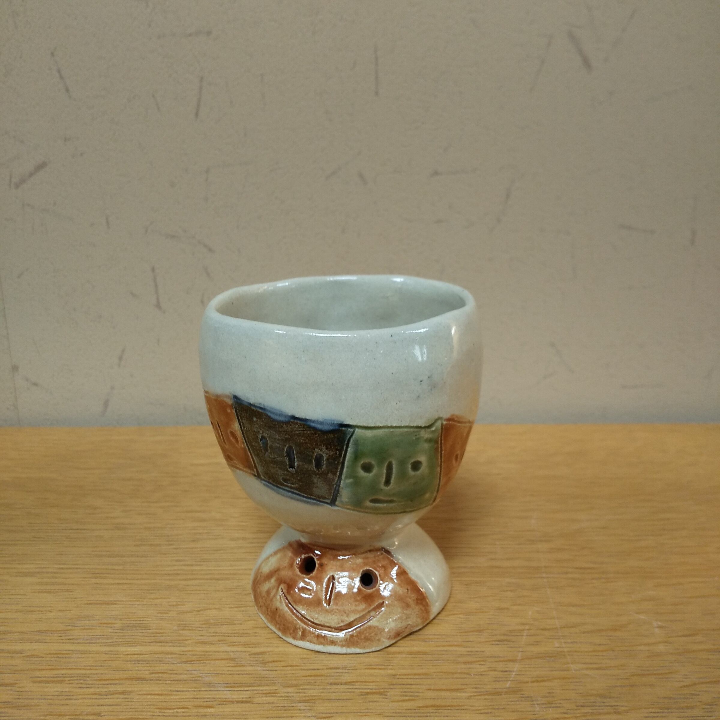 装飾的な陶器製足付きカップ 足つきカップ | TOBIEN