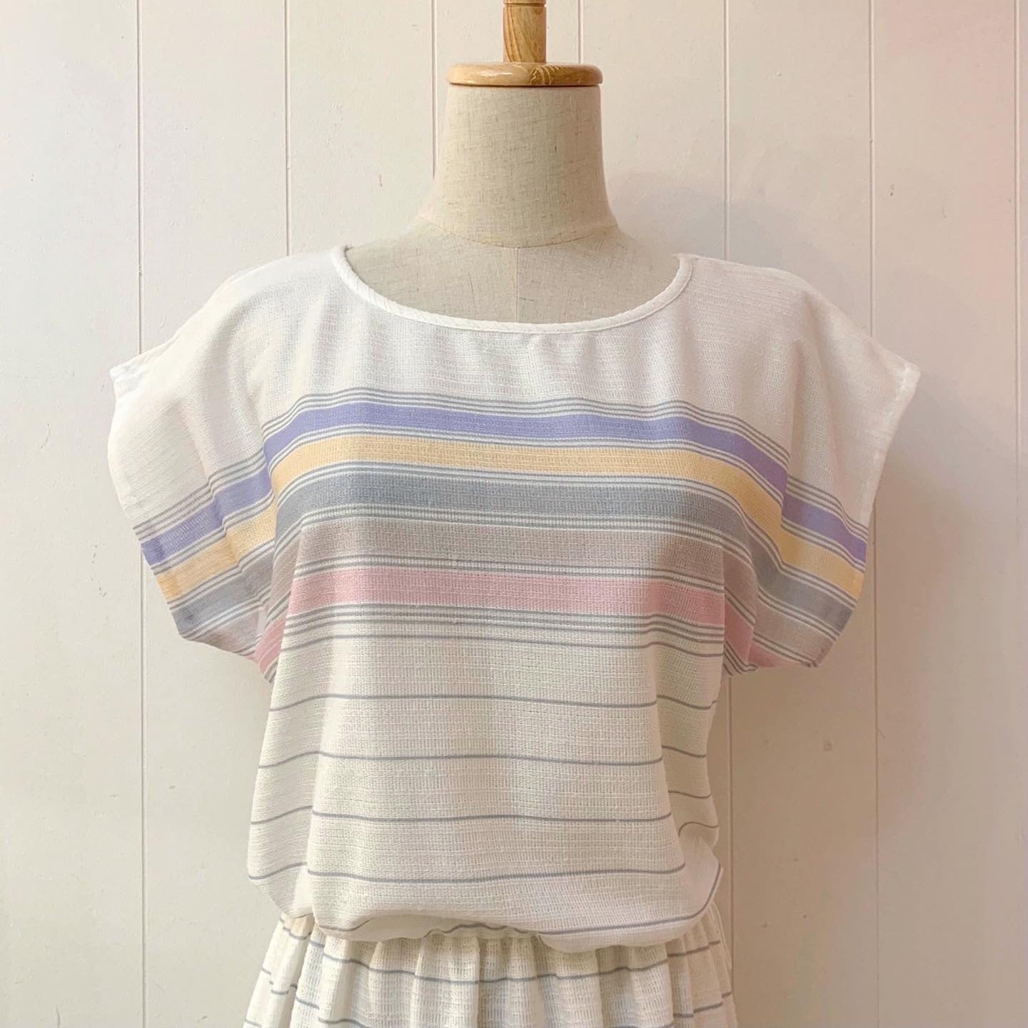 sherbet border french sleeve one-piece