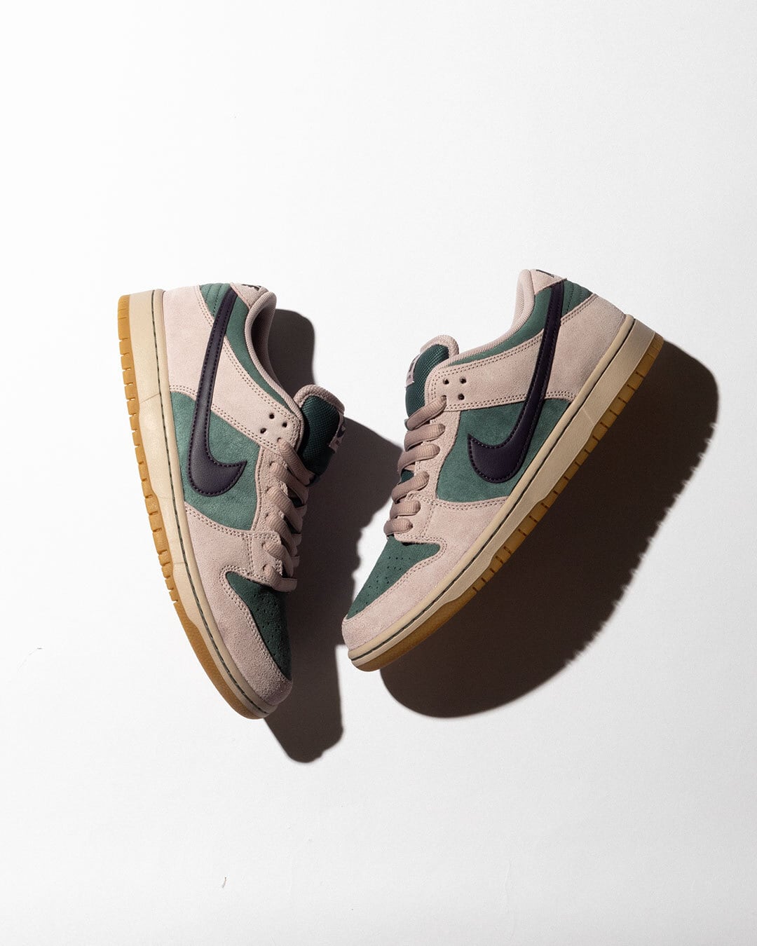 スケートショップ限定カラー！NIKE SB DUNK LOW PRO ISO BURGUNDY