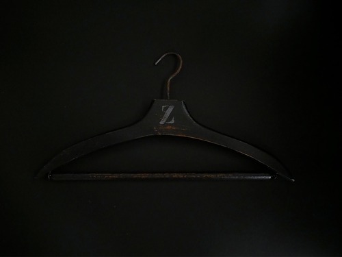 木製ハンバー "Z"  noir