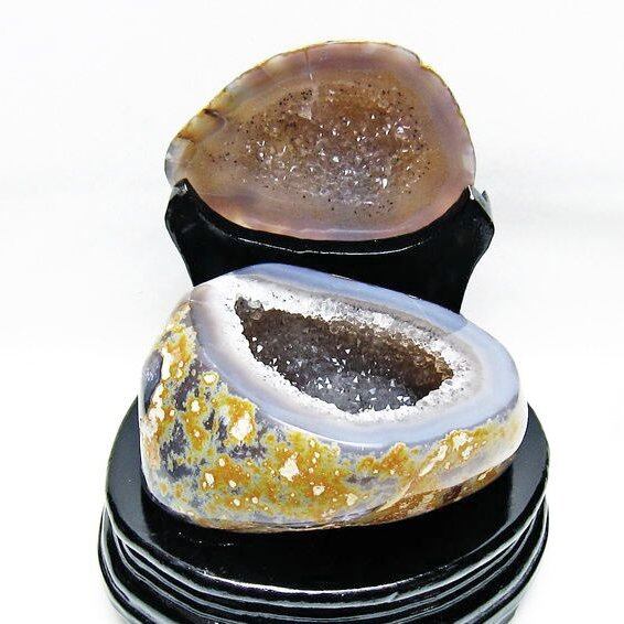 1.1Kg トレジャーメノウ アゲート 台座付属 原石 置物 一点物 175-1383