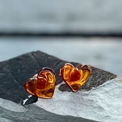 グリーンアンバー ドロップピアス フックタイプ しずく型 天然琥珀