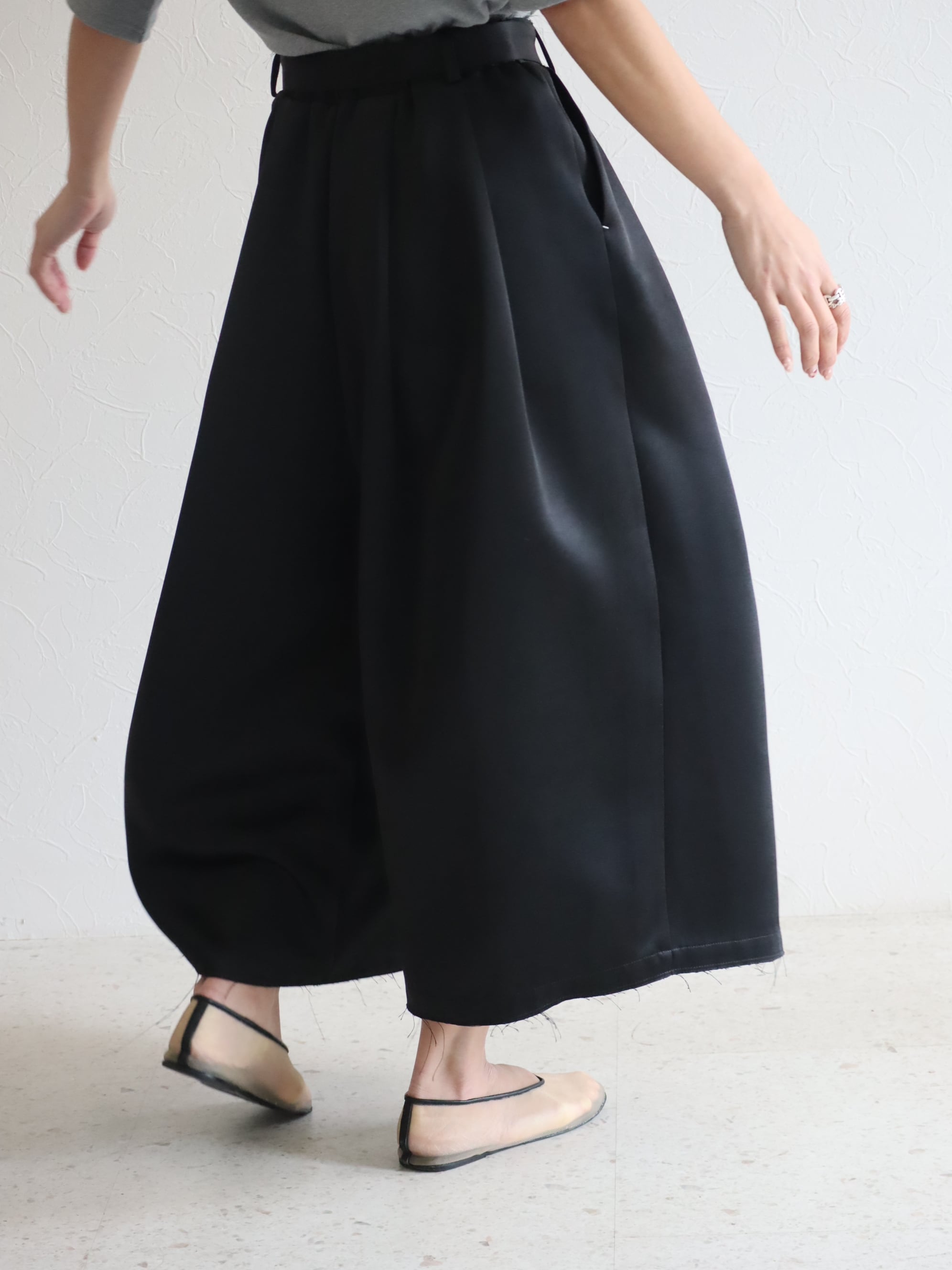cut off satin pants (black)