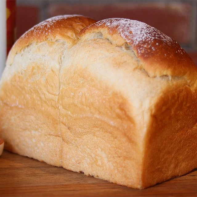 ヨーグルトの自家製酵母石窯食パン 1本