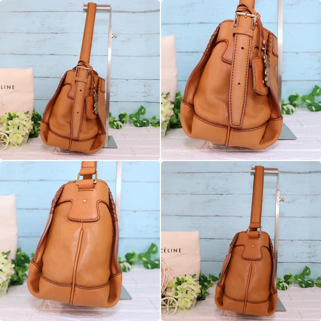 セリーヌ CELINE レザーハンドバッグ 馬車金具チャーム付き セリーヌ CELINE レザーハンドバッグ 馬車金具チャーム付き
