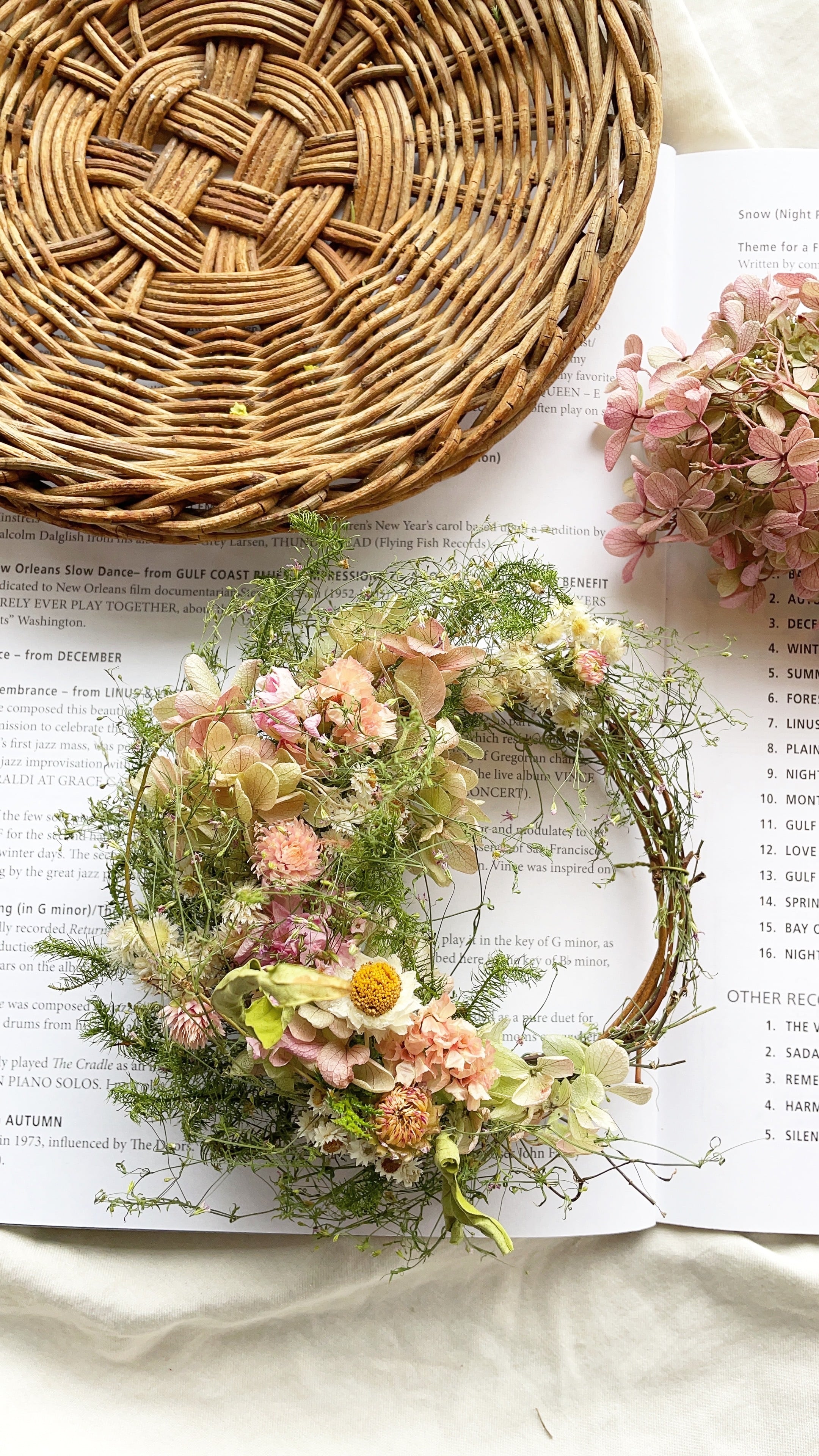 〜Spring wreath〜限りなく優しい草花のリース○ドライフラワーリース