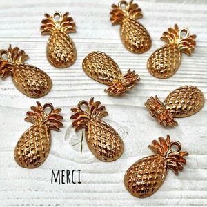 【2個】パイナップル立体ゴールド チャーム/ネックレス/ハワイアン/トロピカル