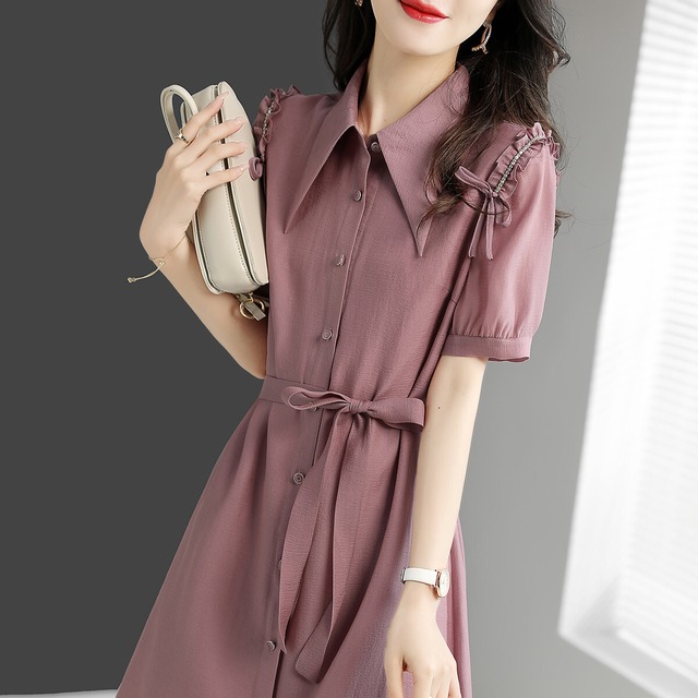 【着用レビュー】ワンピース レディース シャツワンピース S M L XL パープル 半袖 無地 パフスリーブ フリル フレア Aライン 前開き 襟付き フリル リボン ビジュー ラインストーン サマードレス ハイウエスト スタイルアップ 脚長効果 シンプル フェミニン きれいめ カジュアル エレガント キュート 大人可愛い おしゃれ 普段使い イベント デート お出かけ 休日 旅行 女子会 送料無料 こなれ感 ユニーク ファッション コーデ スタイル モテ 春 夏