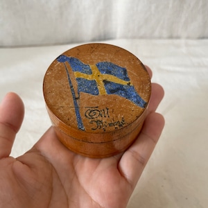 スウェーデンの国旗模様の木の入れ物