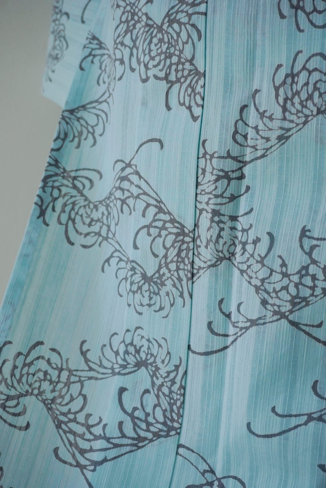 【竺仙・浴衣】乱菊　注染ゆかた　白藍色×紅消鼠色　かげろうゆかた