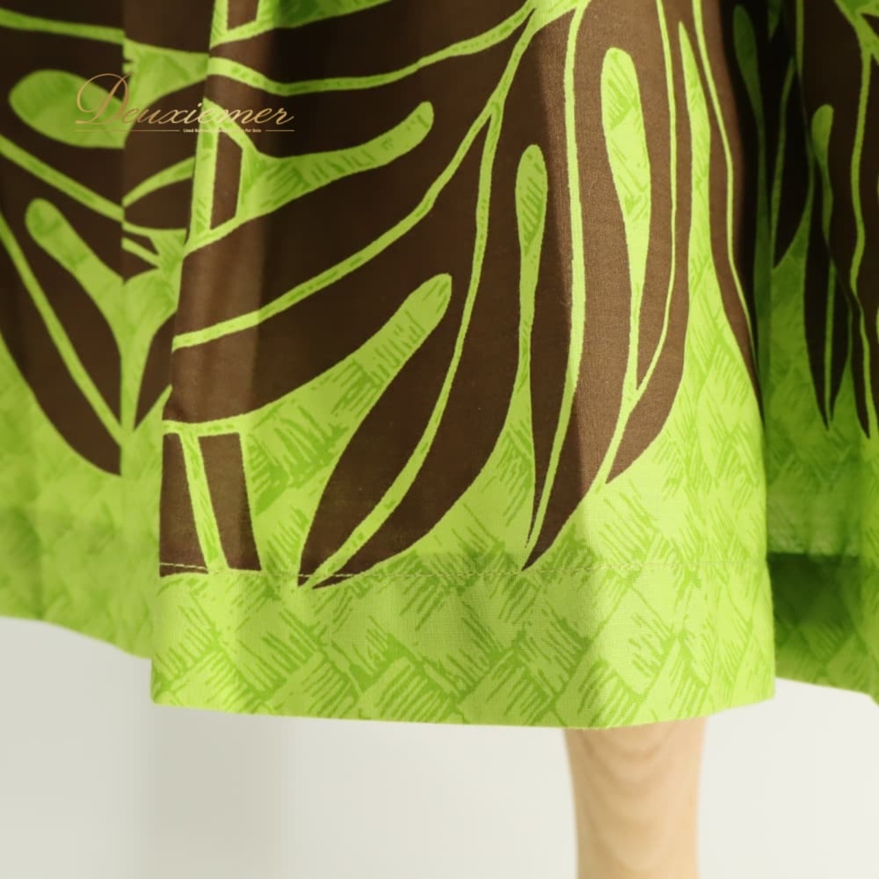 フラダンス 衣装 ALOHA FABRICS アロハファブリック パウスカート グリーン系 ラウアエ柄 植物柄 ハワイアンプリント ハワイアン アロハ フラ ダンス レッスン 練習 ハワイアンダンス ブラウン系 黄緑 茶 シングル スカート フレア 華やか 鮮やか かわいい おしゃれ