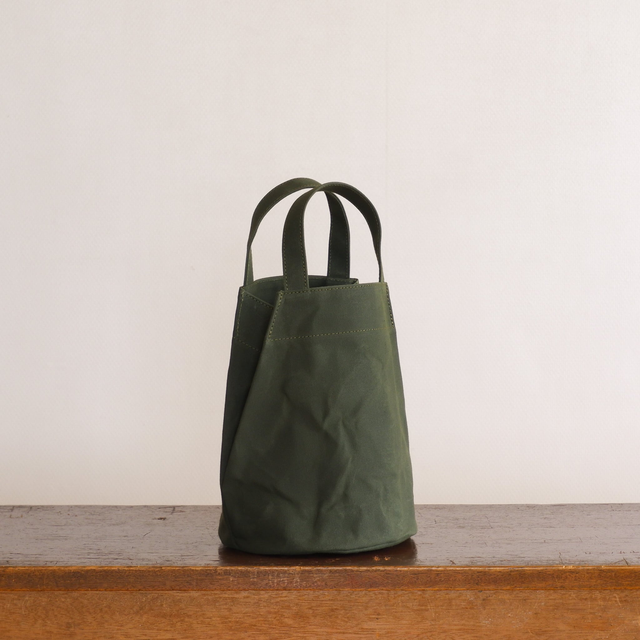 丸底プランプトート オリーブドラブ / 10号パラフィン帆布 | aoya bags