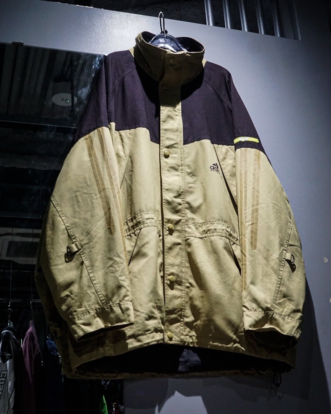 add (C) vintage】90's “adidas Adventure” Technical Mountain Jacket