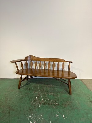 片アーム木製ベンチ