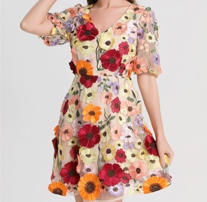 ブラッシュ・ペタル　フラワー刺繍五分袖ドレス　M25204