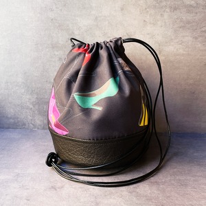 【fm-highheels-2】丸底レザー ハイヒール柄  エフェクトバッグ 巾着 ブラック BLACK×BLACK 底 バッファロー 本革 紐 斜め掛けバッグ ポシェット サブバッグ  70s 80s 90s お揃い