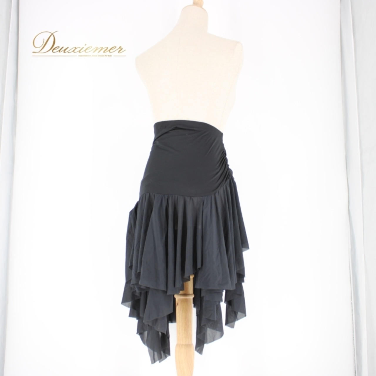 社交ダンス 衣装 スタンダード ラテン スカート レッスンウェア 練習着 無地 黒 ブラック系 Chacott Dance Sport チャコット ダンススポーツ シンプル スカート 薄手 ストレッチ 軽量 洗える ダンス用 ポリエステル ナイロン フェミニン エレガント ショート丈 ブラックコーデ 衣装選び シンプルデザイン 高品質 日本製 オールシーズン 練習着 おしゃれ レディース